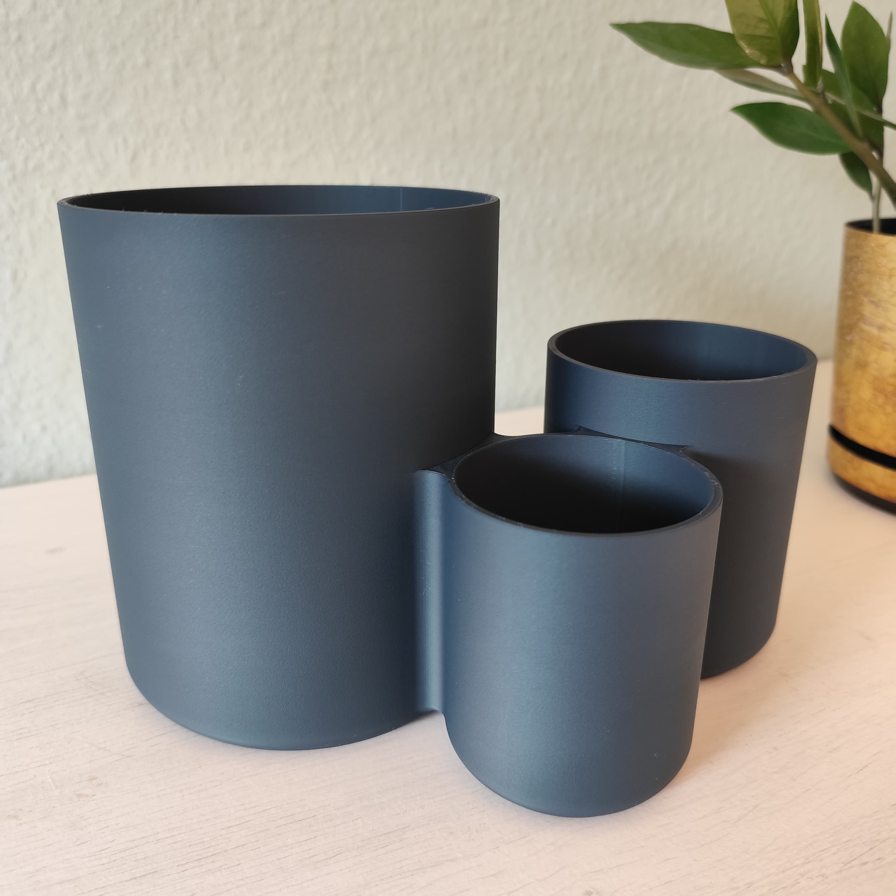 Soporte moderno para utensilios de cocina con tres tazas