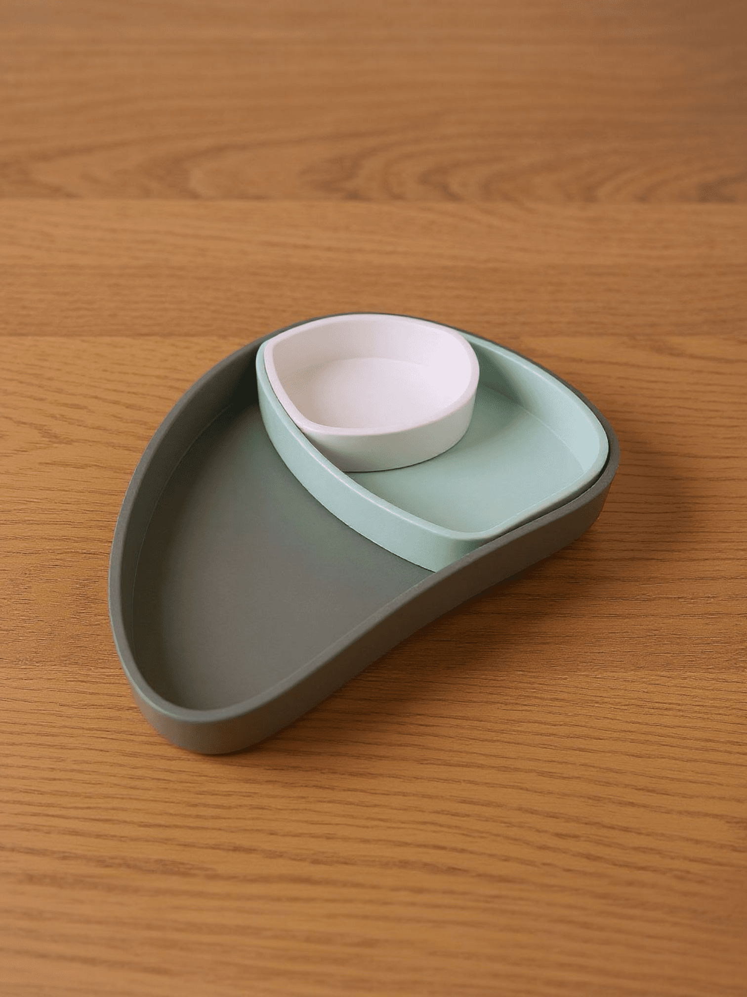 TrioCurve – Bandejas apilables para organización modular